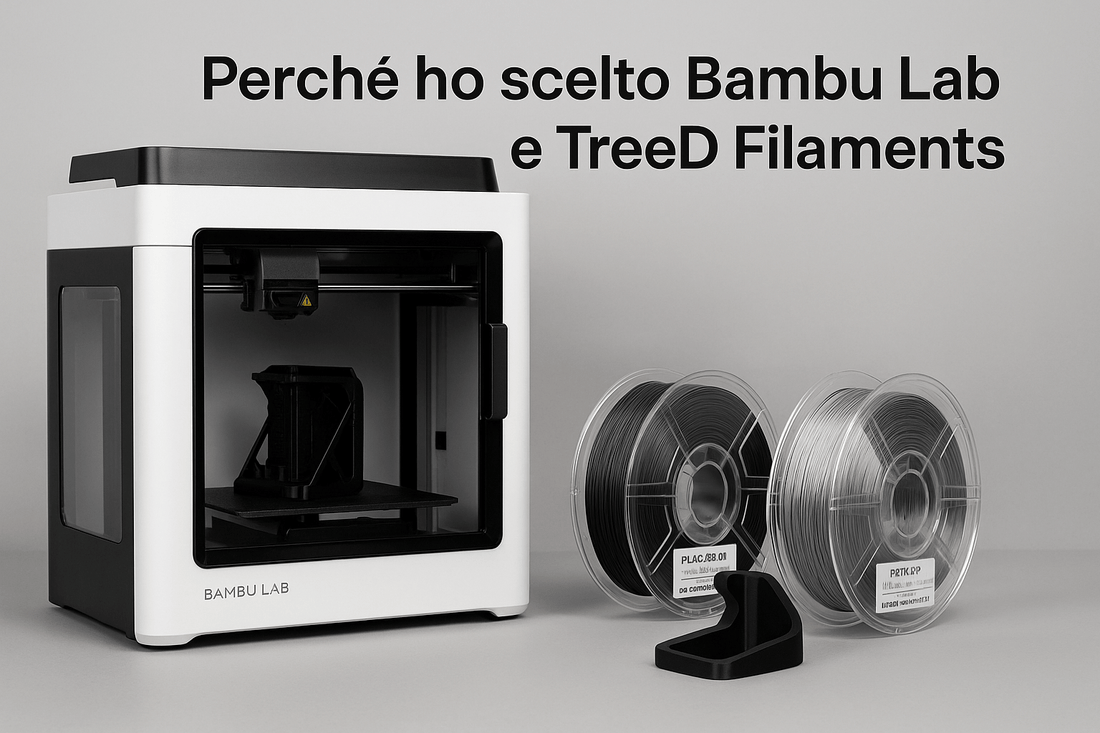 Una stampante 3d e due bobine di filamento